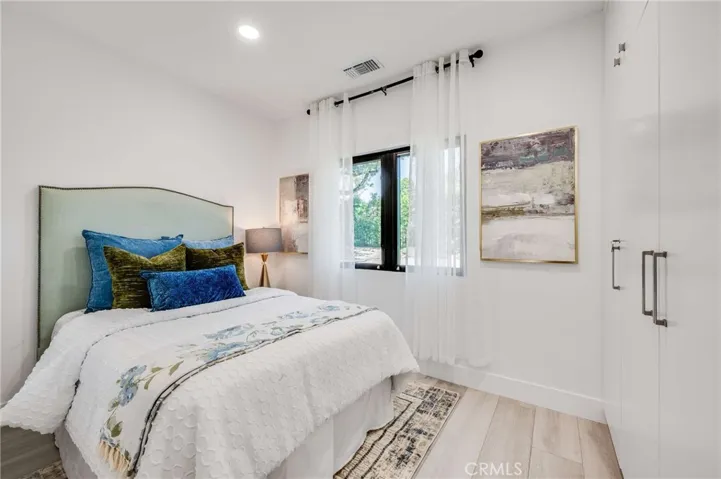 3890 Shadow Grove Road, Pasadena, California 91107
