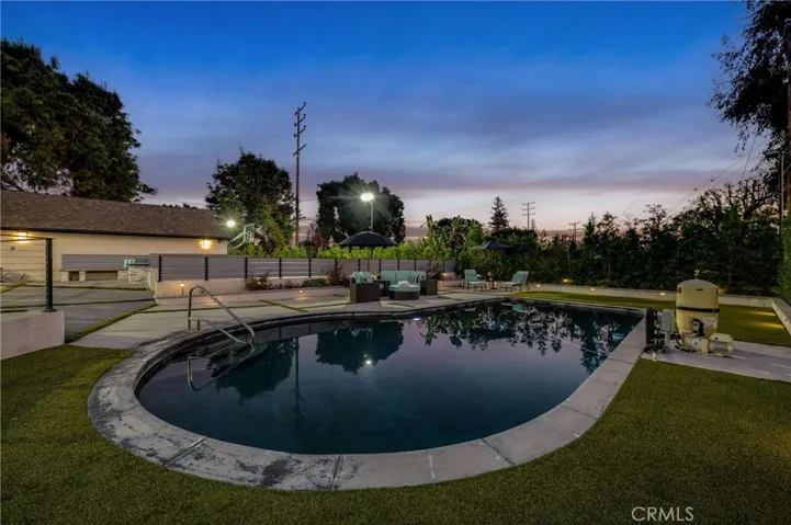 3890 Shadow Grove Road, Pasadena, California 91107