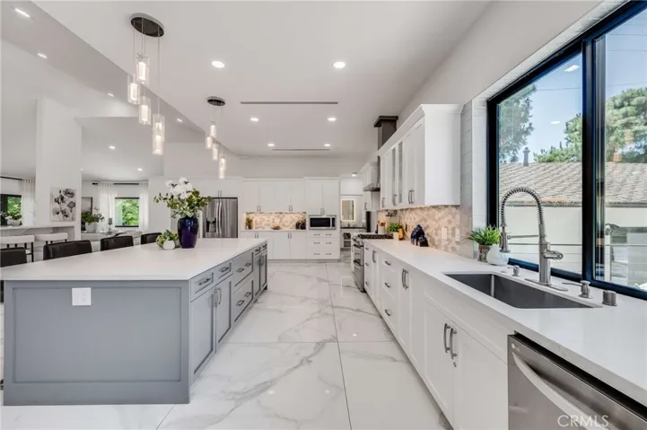 3890 Shadow Grove Road, Pasadena, California 91107