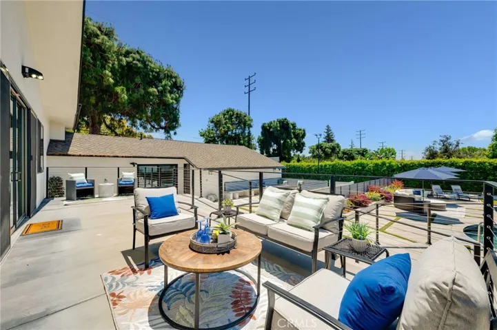 3890 Shadow Grove Road, Pasadena, California 91107