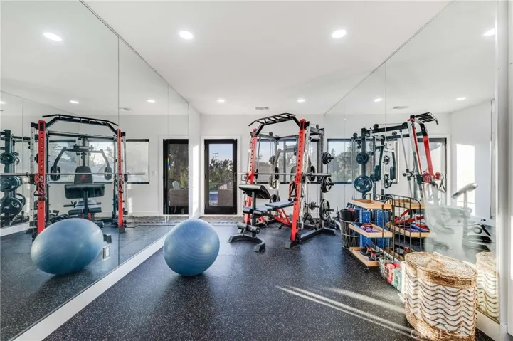 3890 Shadow Grove Road, Pasadena, California 91107