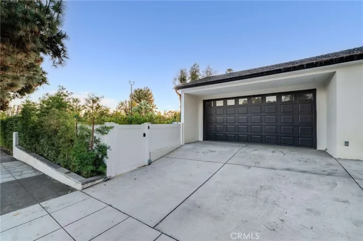 3890 Shadow Grove Road, Pasadena, California 91107