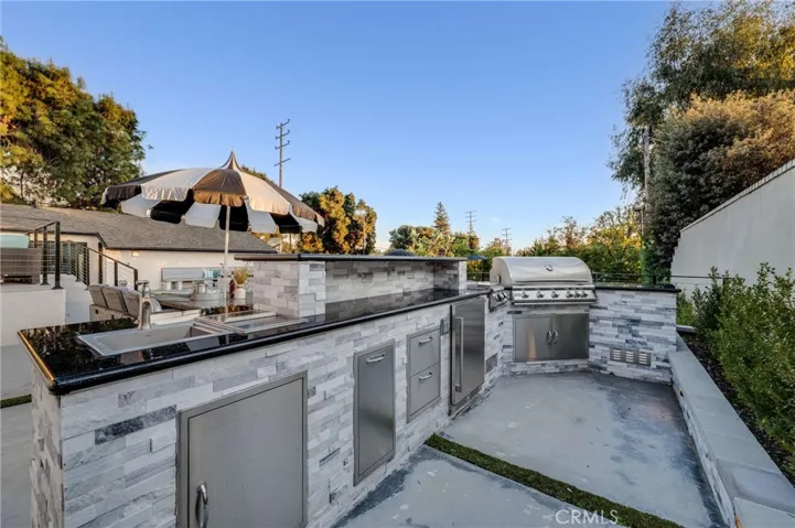 3890 Shadow Grove Road, Pasadena, California 91107