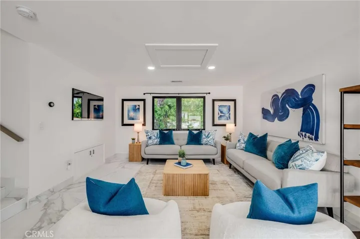 3890 Shadow Grove Road, Pasadena, California 91107