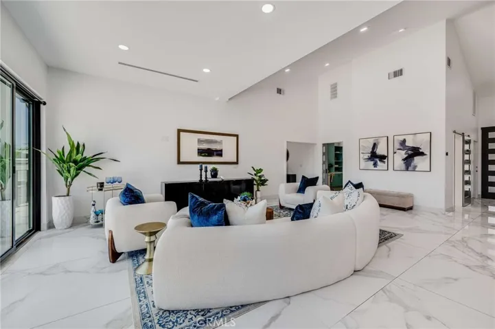 3890 Shadow Grove Road, Pasadena, California 91107
