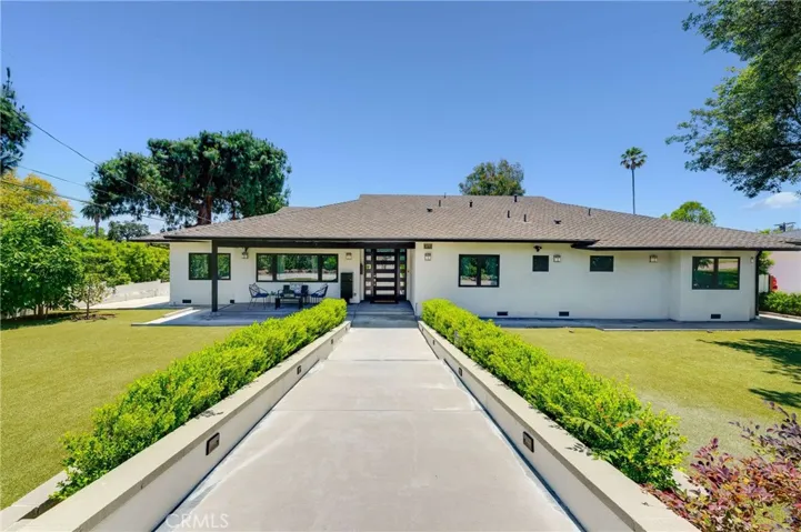 3890 Shadow Grove Road, Pasadena, California 91107