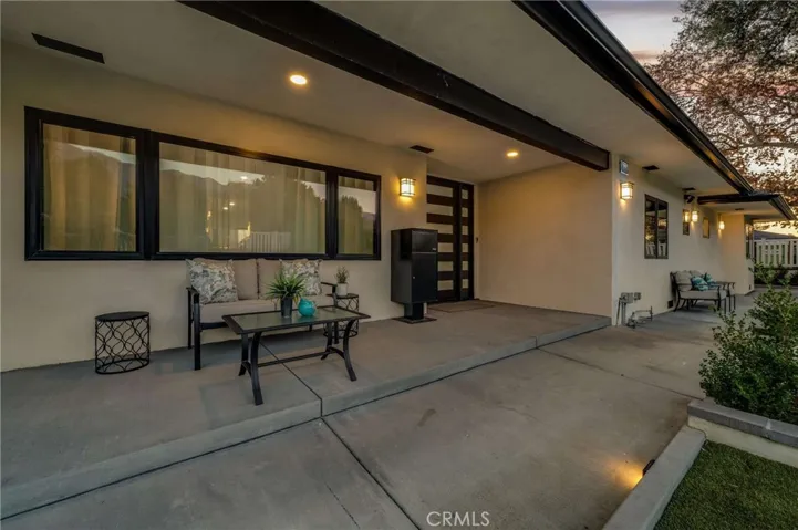 3890 Shadow Grove Road, Pasadena, California 91107