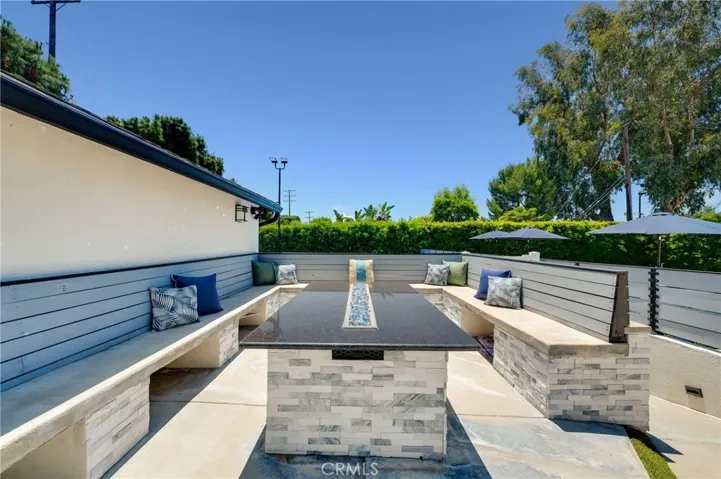 3890 Shadow Grove Road, Pasadena, California 91107