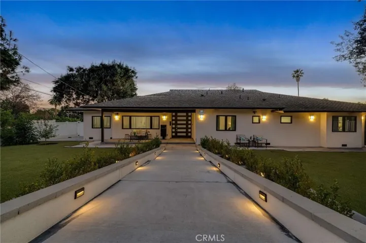 3890 Shadow Grove Road, Pasadena, California 91107
