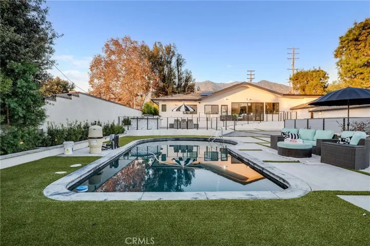 3890 Shadow Grove Road, Pasadena, California 91107