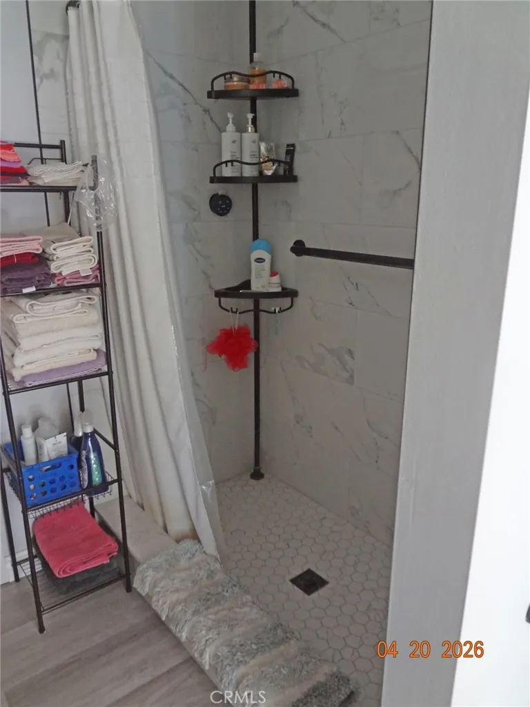 walkin shower for bedroom 2