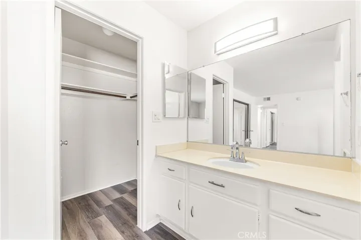 15214 S Raymond Avenue 111, Gardena, California 90247