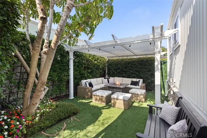 ARTIFICIAL-LOW MAINTENANCE TURF