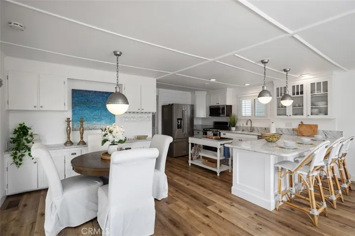 DINING/KITCHEN