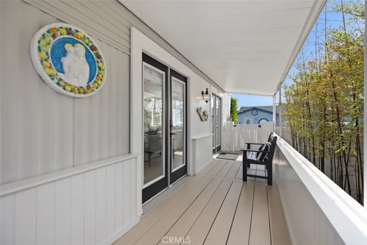 PRIVATE DECK W/2 FRENCH DOORS
