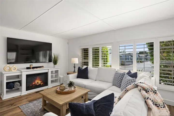 LIVING ROOM W/NATURAL LIGHT