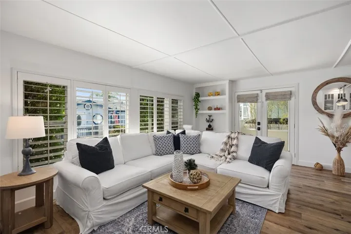 LIVING ROOM W/NATURAL LIGHT
