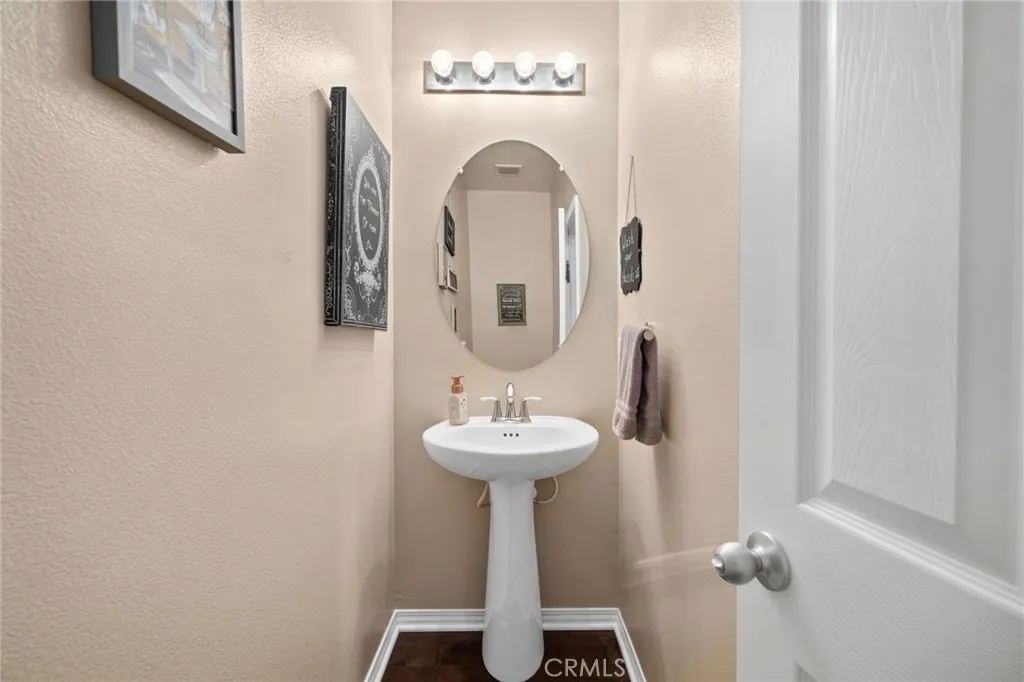 Powder Room (1/2 bath)
