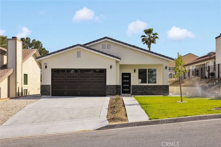 17745 Vista Point Drive, Victorville, California 92395