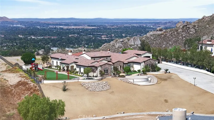 6355 Cresthaven, Riverside, California 92506