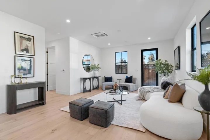 44 Sunnyside Avenue, Campbell, California 95008