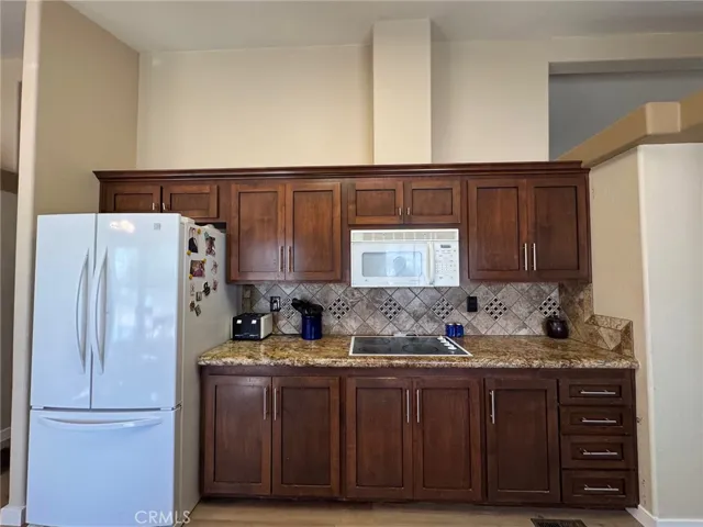 Very high ceiling in the kitchen is really nice too.
