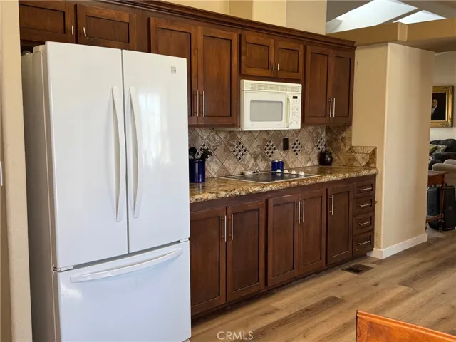 Granite counter tops and beautiful stone backsplash up to the wall cabinets. Shaker cabinets.