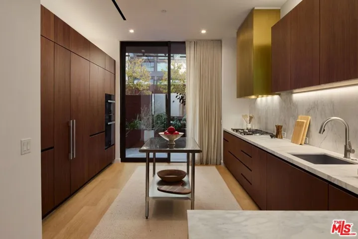 702 N Doheny Drive Th25, West Hollywood, California 90069