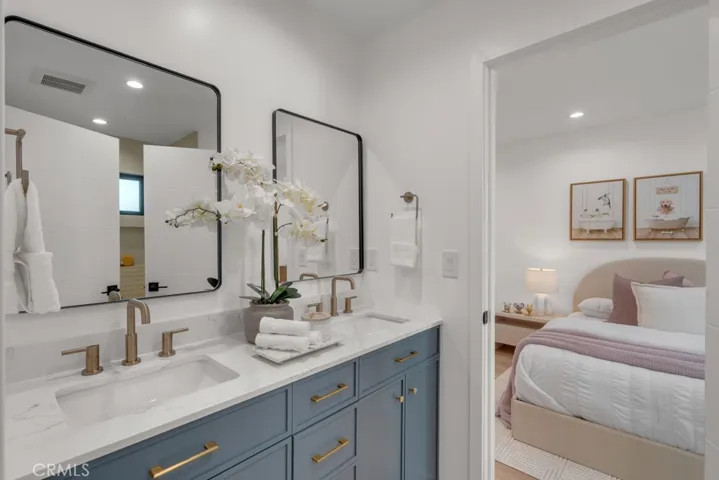 2nd Floor Jack and Jill Bath