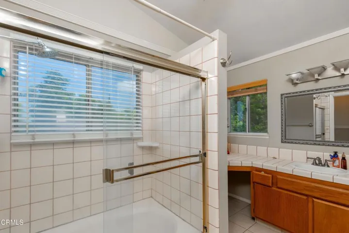 30_master_bathroom_2
