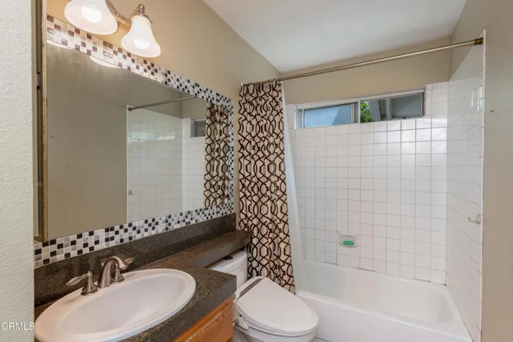 29_master_bathroom_1