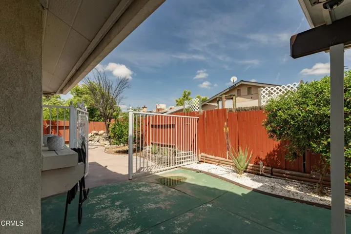 33_back_exterior_1