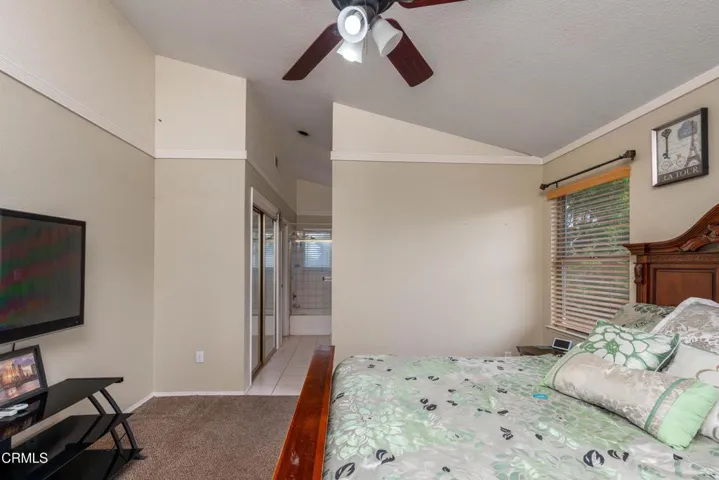 27_master_bedroom_2