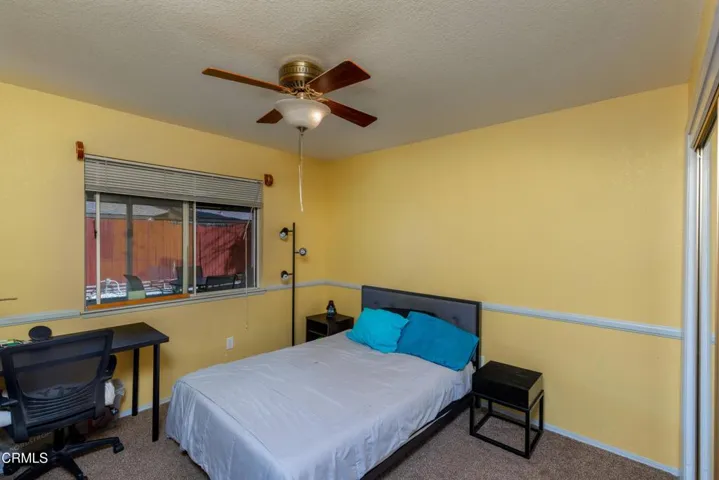 21_bedroom_1