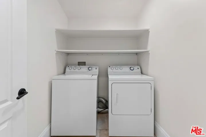 Laundry Room w/Side by Side Wa
