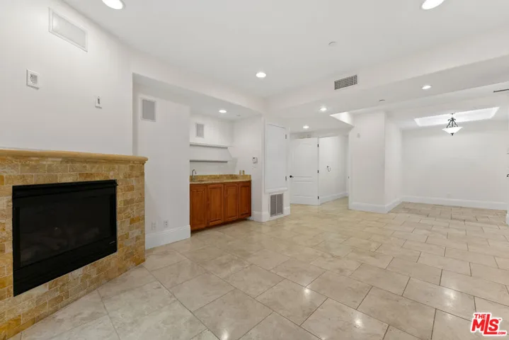 Living Room w/Bar and Fireplac
