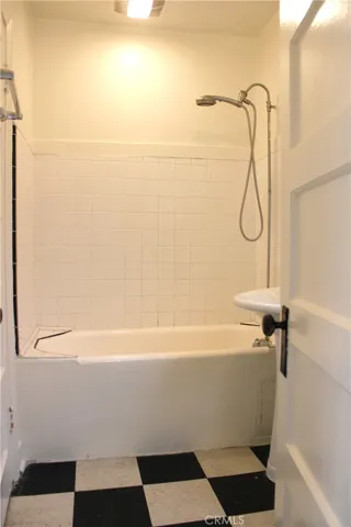 Tub/shower combo in bathroom