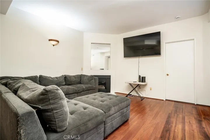 640 W 4th 315, Long Beach, California 90802