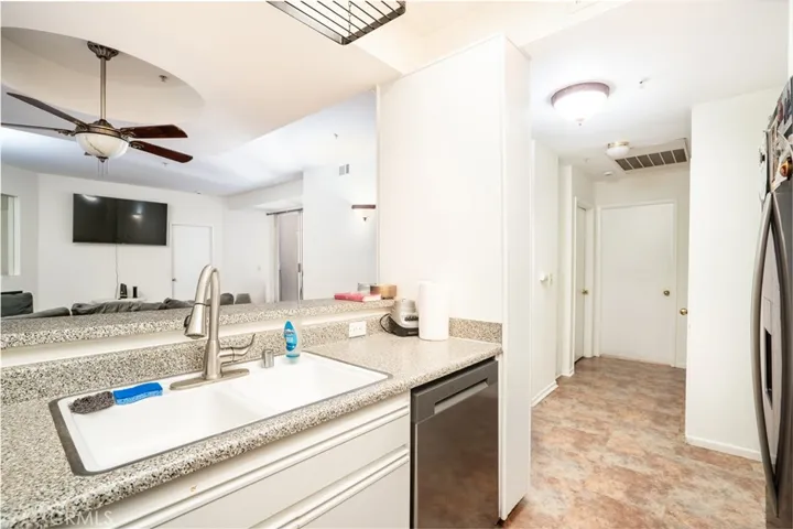 640 W 4th 315, Long Beach, California 90802