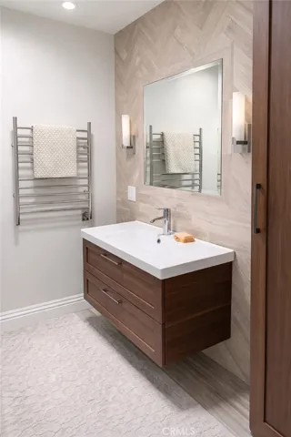Bathroom with stone wall and wall sconces