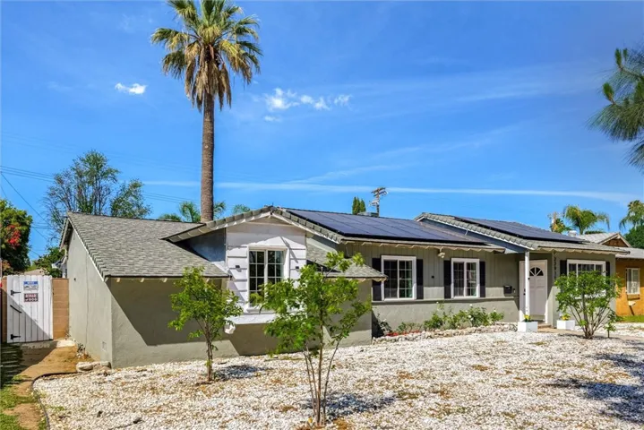 22915 Saticoy, West Hills, California 91304