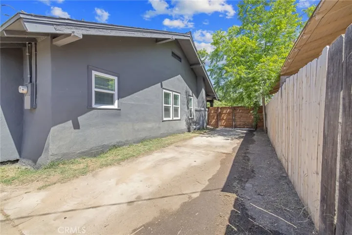 1247 N Ferger Avenue, Fresno, California 93728