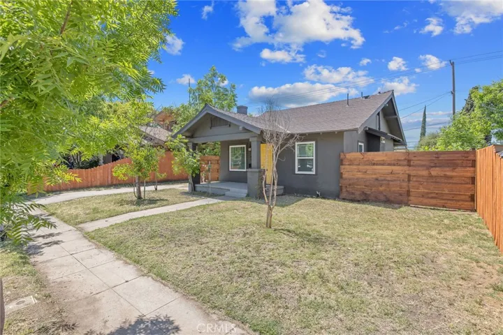 1247 N Ferger Avenue, Fresno, California 93728