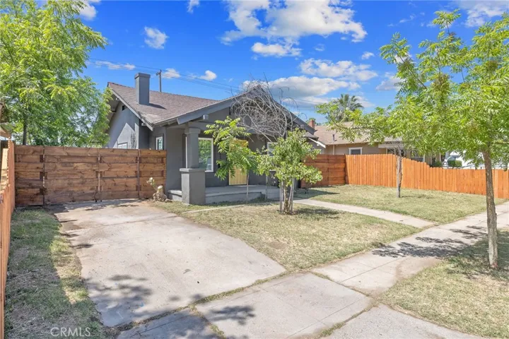 1247 N Ferger Avenue, Fresno, California 93728