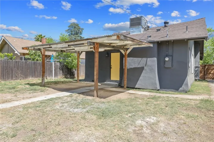 1247 N Ferger Avenue, Fresno, California 93728