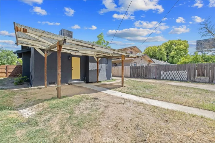 1247 N Ferger Avenue, Fresno, California 93728