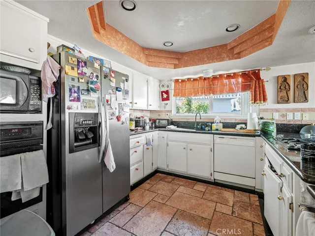 17990 Fremontia, Victorville, California 92395