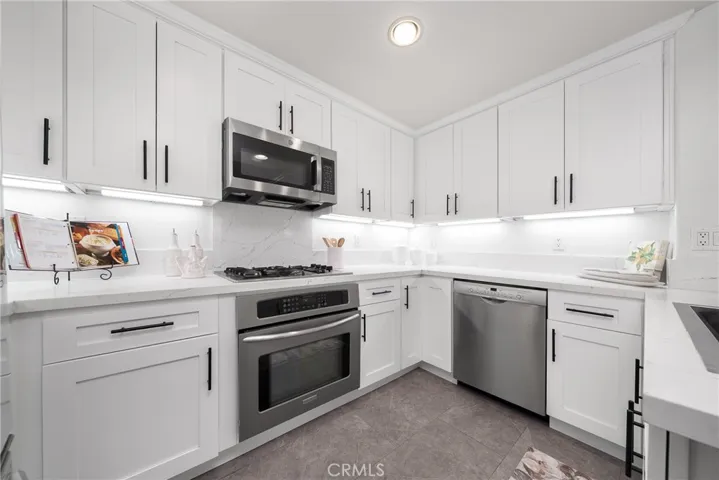 Upgraded kitchen with quartz countertops