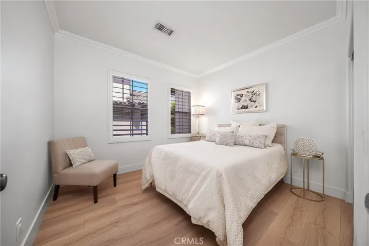 Comfortable sized 2nd bedroom