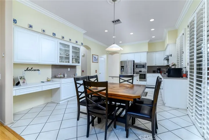 tons of storage with walk-in pantry